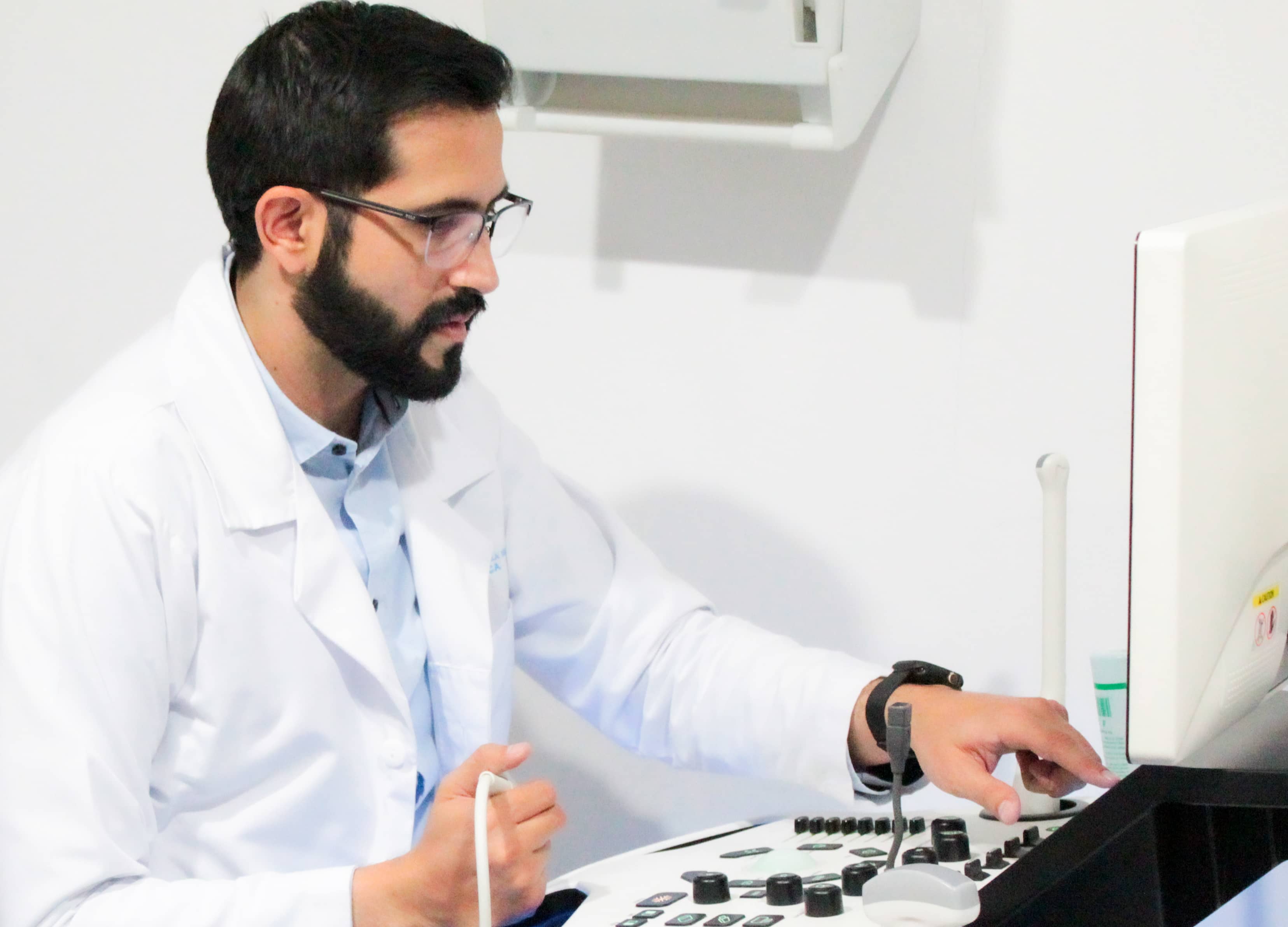 Doctor Salvador Arellano Roldan, experto en ultrasonidos y ecografías en Puebla